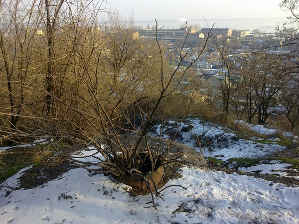 Люк под памятником Семенишину 2 Люк под памятником Семенишину 2