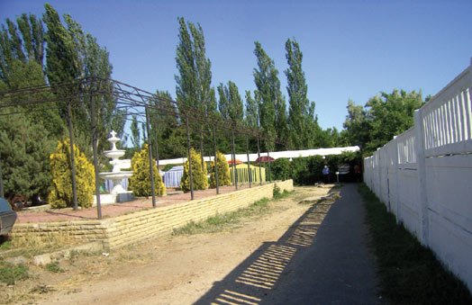 Пляжи на Слободке дерзко захватываются и перегораживаются..., фото-3 Пляжи на Слободке дерзко захватываются и перегораживаются заборами. Слободчане требуют наведения порядка (ФОТО), фото-3