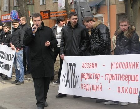 Стриптиз в центре Одессы! Общественное движение «Свободная..., фото-4 Стриптиз в центре Одессы! Общественное движение «Свободная Одесса» провела мастер-класс для руководства канала АТВ (ФОТО), фото-4