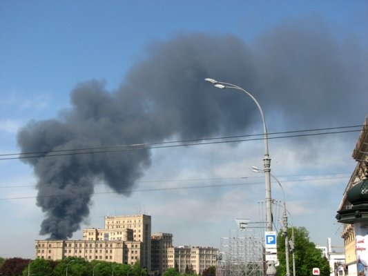 В Харькове горит вагоноремонтный завод, фото-2 В Харькове горит вагоноремонтный завод, фото-2