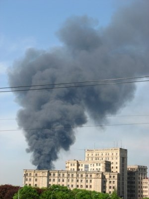 В Харькове горит вагоноремонтный завод, фото-1 В Харькове горит вагоноремонтный завод, фото-1