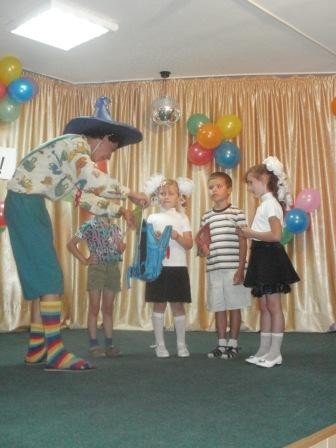 Первоклассникам из многодетных семей Горловки устроили праз..., фото-4 Первоклассникам из многодетных семей Горловки устроили праздник, фото-4