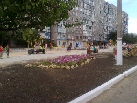 Словно в сказке: в Горловке можно встретить Крокодила Гену,..., фото-4 Словно в сказке: в Горловке можно встретить Крокодила Гену, Колобка и Карлсона, фото-4