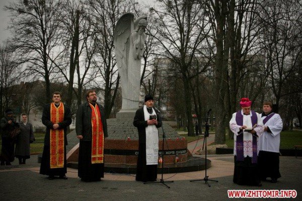 Мэр Житомира проигнорировал мероприятия посвященные годовщи..., фото-3 Мэр Житомира проигнорировал мероприятия посвященные годовщине Голодомора (ФОТО), фото-3