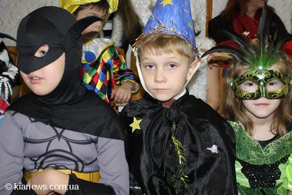 В Симферополе депутат поздравил учеников школы для детей с..., фото-2 В Симферополе депутат поздравил учеников школы для детей с нарушениями речи (ФОТО), фото-2