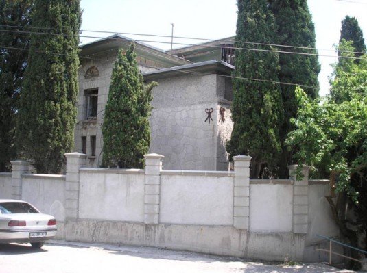 В Алупке за 1,5 млн. долларов продают детскую больницу, фото-1 В Алупке за 1,5 млн. долларов продают детскую больницу, фото-1