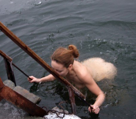 Донецкие моржи отметили год Кролика в воде (фото), фото-3 Донецкие моржи отметили год Кролика в воде (фото), фото-3
