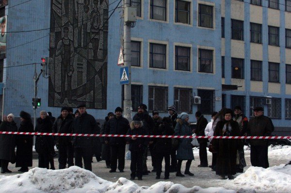 В Макеевке меняют окна после взрывов (фото), фото-2 В Макеевке меняют окна после взрывов (фото), фото-2