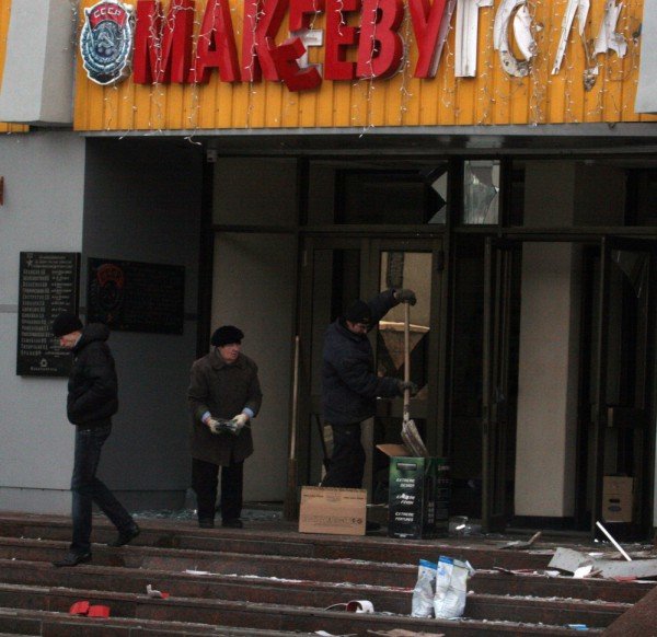 В Макеевке меняют окна после взрывов (фото), фото-4 В Макеевке меняют окна после взрывов (фото), фото-4