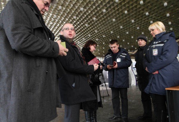В аэропорту Донецка в связи с терактом в «Домодедово» введе..., фото-4 В аэропорту Донецка в связи с терактом в «Домодедово» введены особые меры безопасности (фото), фото-4