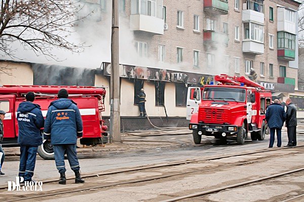 Ночью в Луганске сгорел «Fair Play» (фото), фото-1 Ночью в Луганске сгорел «Fair Play» (фото), фото-1