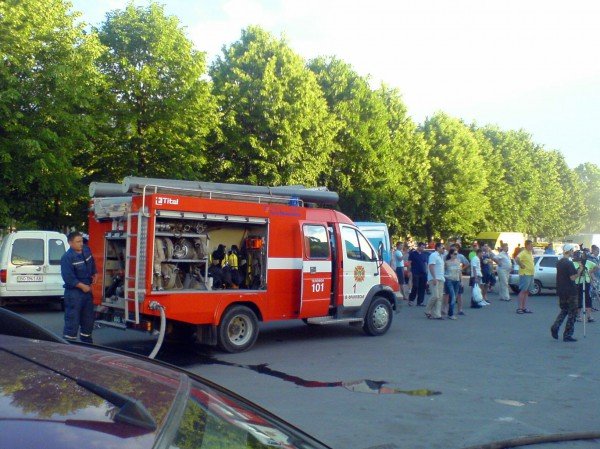 В Івано-Франківську біля супермаркету загорівся автомобіль..., фото-4 В Івано-Франківську біля супермаркету загорівся автомобіль (ФОТО), фото-4
