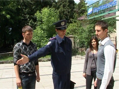 В Ужгороді студенти допомагають міліції знайти хуліганів і..., фото-8 В Ужгороді студенти допомагають міліції знайти хуліганів і самогонників (ФОТО), фото-8