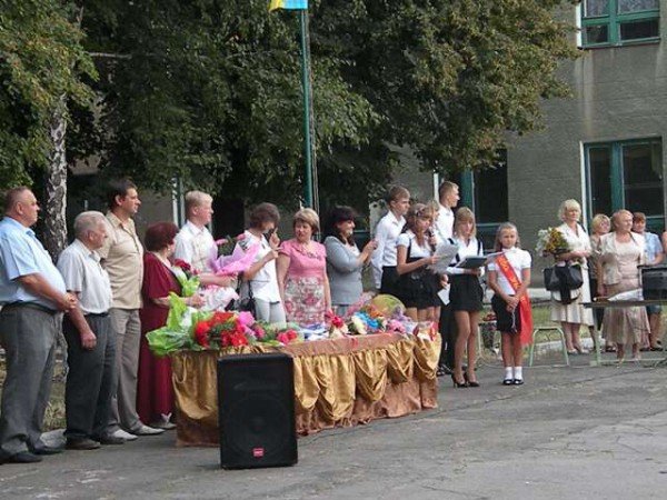 Депутат облсовета вместе с коллегами из горсовета отремонт..., фото-1 Депутат облсовета вместе с коллегами из горсовета отремонтировали помещение для первоклассников в пос. Зайцево, фото-1