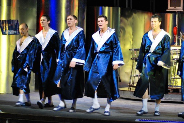 У вихідні Донецька муздрама представляє промисловий стриптиз, фото-9 У вихідні Донецька муздрама представляє промисловий стриптиз, фото-9