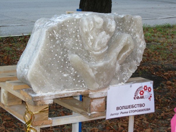 На площади Свободы в Артемовске мирно соседствуют Людоед, д..., фото-6 На площади Свободы в Артемовске мирно соседствуют Людоед, добрый Шубин и Конек-горбунок (фото), фото-6