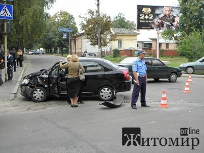 Дві жінки-водійки не розминулися на перехресті. Фото, фото-3 Дві жінки-водійки не розминулися на перехресті. Фото, фото-3