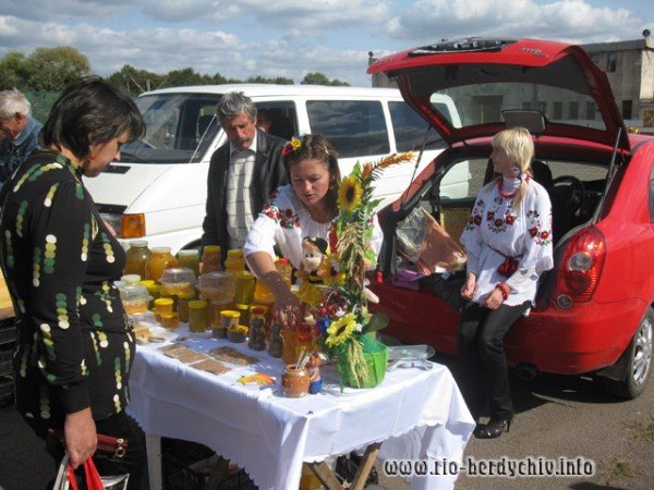 У Житомирі пройшли «Обжинки 2011», фото-3 У Житомирі пройшли «Обжинки 2011», фото-3