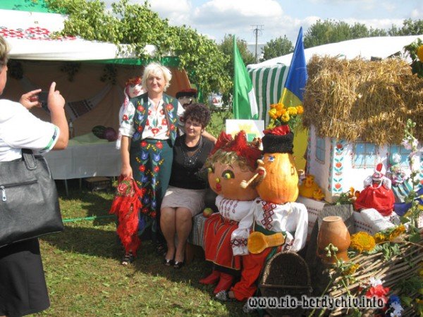 У Житомирі пройшли «Обжинки 2011», фото-6 У Житомирі пройшли «Обжинки 2011», фото-6