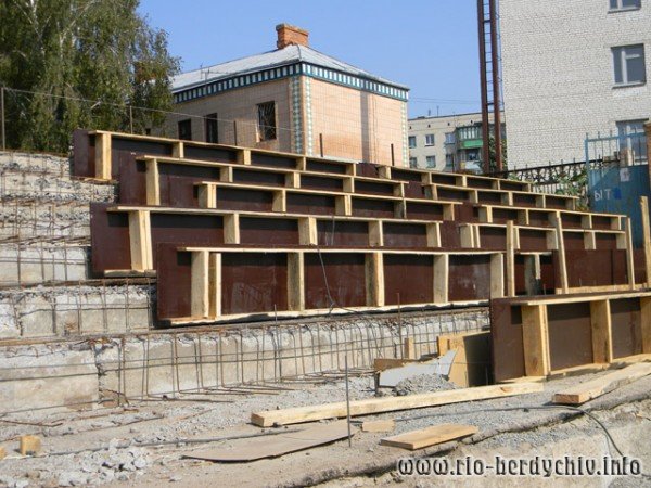 Чи завершиться у Бердичеві реконструкція стадіону ДЮСШ до Є..., фото-4 Чи завершиться у Бердичеві реконструкція стадіону ДЮСШ до ЄВРО-2012? Фото, фото-4
