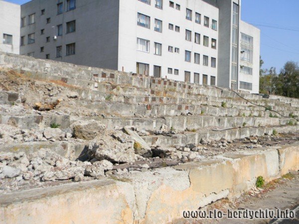 Чи завершиться у Бердичеві реконструкція стадіону ДЮСШ до Є..., фото-5 Чи завершиться у Бердичеві реконструкція стадіону ДЮСШ до ЄВРО-2012? Фото, фото-5