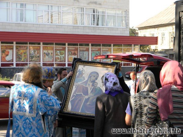 В Бердичів прибула ікона Божої Матері «Страсна». Фото, фото-5 В Бердичів прибула ікона Божої Матері «Страсна». Фото, фото-5