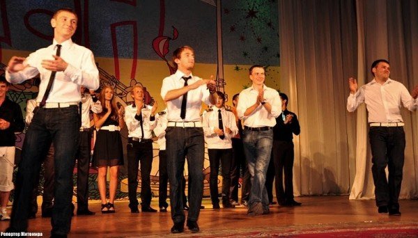 Алла Кудлай вдруге взяла кубок КВНу в чемпіонаті Житомира (..., фото-3 Алла Кудлай вдруге взяла кубок КВНу в чемпіонаті Житомира (фото), фото-3