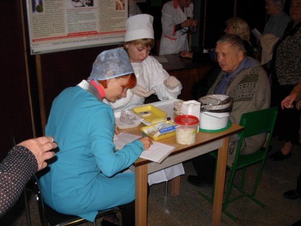 Горловчане в День сердца измеряли уровень глюкозы в крови и..., фото-4 Горловчане в День сердца измеряли уровень глюкозы в крови и артериальное давление (фоторепортаж), фото-4