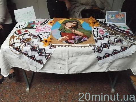 Виставку квітів та благодійний ярмарок до Дня вчителя, фото-4 Виставку квітів та благодійний ярмарок до Дня вчителя, фото-4
