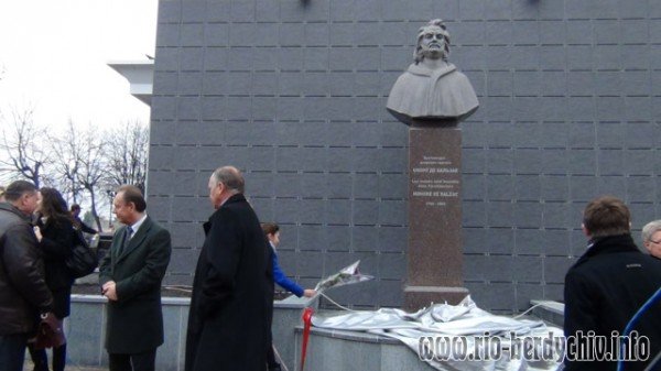 Памятник Оноре де Бальзаку відкрито у Бердичеві. Фото, фото-10 Памятник Оноре де Бальзаку відкрито у Бердичеві. Фото, фото-10