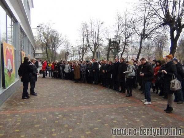 Памятник Оноре де Бальзаку відкрито у Бердичеві. Фото, фото-12 Памятник Оноре де Бальзаку відкрито у Бердичеві. Фото, фото-12