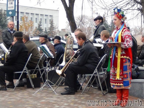 Памятник Оноре де Бальзаку відкрито у Бердичеві. Фото, фото-3 Памятник Оноре де Бальзаку відкрито у Бердичеві. Фото, фото-3