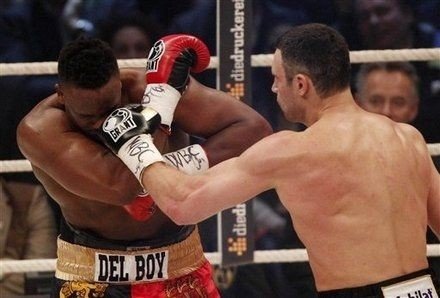 Кличко переміг Чісору і відстояв титул чемпіона WBC, фото-2 Кличко переміг Чісору і відстояв титул чемпіона WBC, фото-2