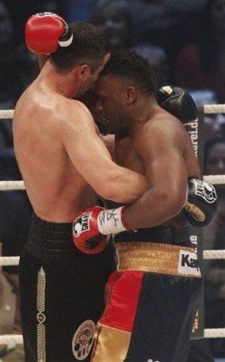 Кличко переміг Чісору і відстояв титул чемпіона WBC, фото-3 Кличко переміг Чісору і відстояв титул чемпіона WBC, фото-3