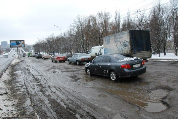 В Харьков пришла весна и вернулись разбитые дороги (фоторе..., фото-4 В Харьков пришла весна и вернулись разбитые дороги (фоторепортаж), фото-4