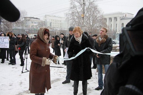 Министр Тимошенко бегала по Симферополю с рулоном туалетной бумаги (фото), фото-4