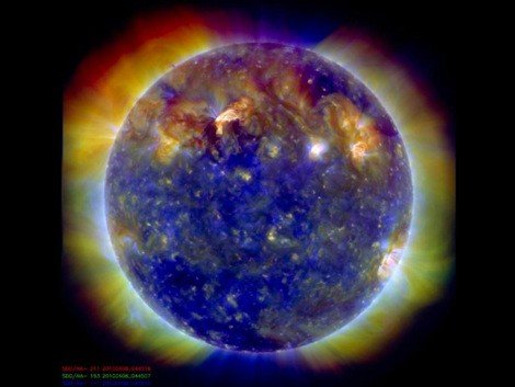 Телескопы NASA засняли около солнца «корабль пришельцев на заправке» (видео), фото-2