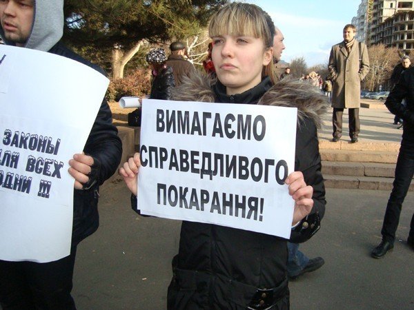 Николаевцы требуют справедливого рассмотрения дела изнасило..., фото-2 Николаевцы требуют справедливого рассмотрения дела изнасилованной и подожженной Оксаны Макар (ФОТО), фото-2