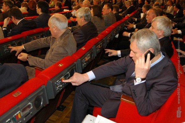 В крымском парламенте голосуют двумя руками: за себя и за того парня (фото), фото-2