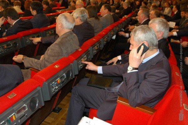 В крымском парламенте голосуют двумя руками: за себя и за того парня (фото), фото-3