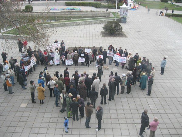 Ялтинцы протестуют против вырубки зеленых насаждений, фото-1