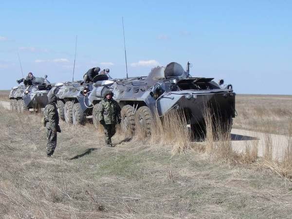 Крымские военные катают призывников на БТРах (фото), фото-3