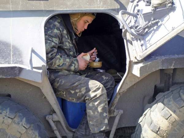 Крымские военные катают призывников на БТРах (фото), фото-4