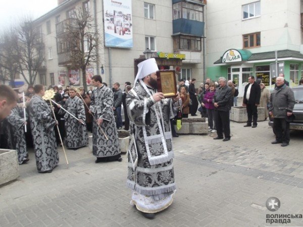 Під час Страсного хресного ходу митрополит Михаїл благосло..., фото-10 Під час Страсного хресного ходу митрополит Михаїл благословив суд на справедливі рішення (ФОТО), фото-10