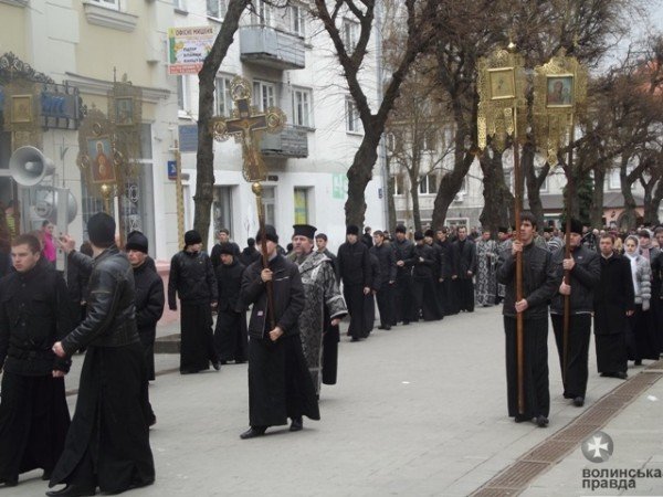 Під час Страсного хресного ходу митрополит Михаїл благосло..., фото-11 Під час Страсного хресного ходу митрополит Михаїл благословив суд на справедливі рішення (ФОТО), фото-11