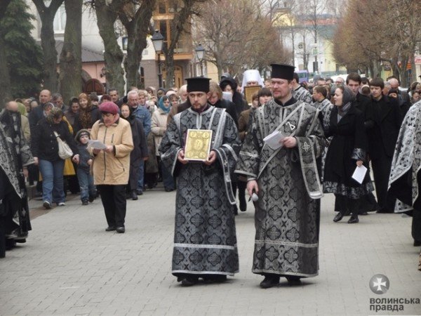 Під час Страсного хресного ходу митрополит Михаїл благосло..., фото-12 Під час Страсного хресного ходу митрополит Михаїл благословив суд на справедливі рішення (ФОТО), фото-12