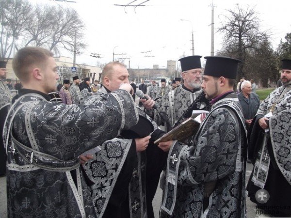 Під час Страсного хресного ходу митрополит Михаїл благосло..., фото-2 Під час Страсного хресного ходу митрополит Михаїл благословив суд на справедливі рішення (ФОТО), фото-2