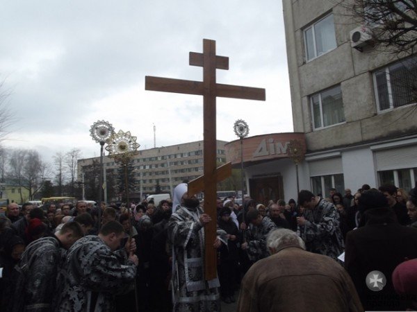 Під час Страсного хресного ходу митрополит Михаїл благосло..., фото-6 Під час Страсного хресного ходу митрополит Михаїл благословив суд на справедливі рішення (ФОТО), фото-6