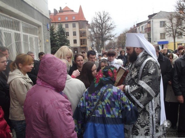 Під час Страсного хресного ходу митрополит Михаїл благосло..., фото-8 Під час Страсного хресного ходу митрополит Михаїл благословив суд на справедливі рішення (ФОТО), фото-8