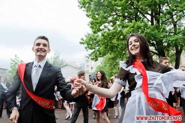 Сегодня в Житомире для 11-классников прозвенел последний ш..., фото-11 Сегодня в Житомире для 11-классников прозвенел последний школьный звонок (ФОТО), фото-11
